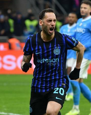 星空体育官方入口-恰尔汗伤得正是时候?国米管理层被推上风口浪尖,解决方案猜想!