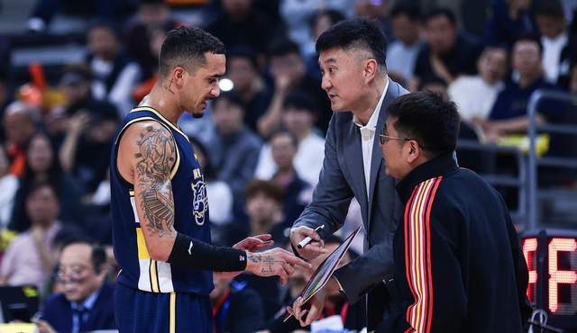 星空体育在线登录-生涯之夜！奎因12中10轰30分成客场消声器，一人得分超辽宁三外援