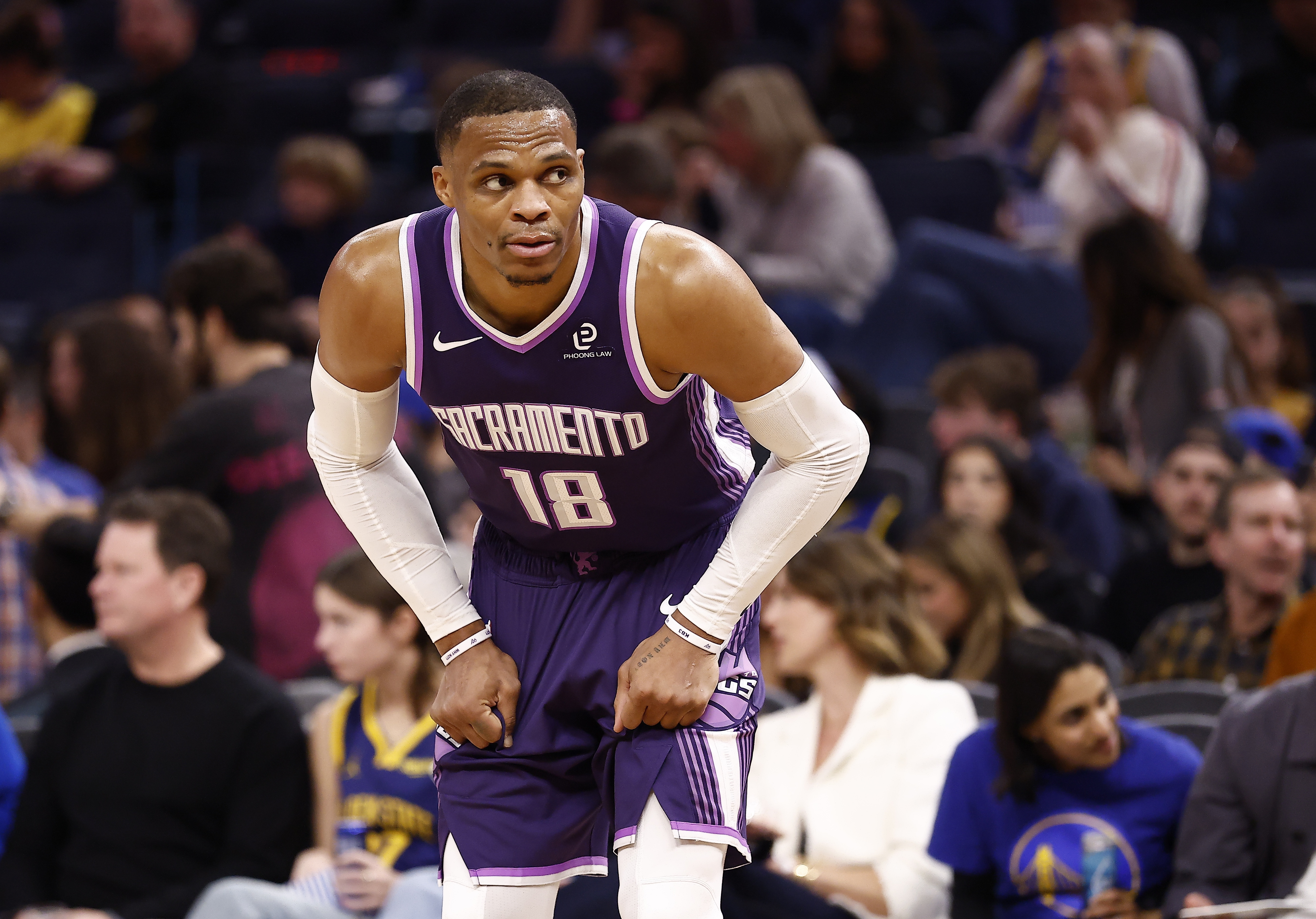 星空体育-三分你最准呀！威少半场有攻有传 三分5中3拿到11分3助攻