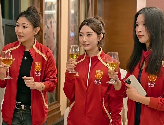 星空体育官方入口-得花钱买票！中日男足决战来了，安东尼奥有预案，拜合拉木引热议|U23|国足|乌兹别克足球|中国亚洲杯|中国男足_新浪体育_新浪新闻